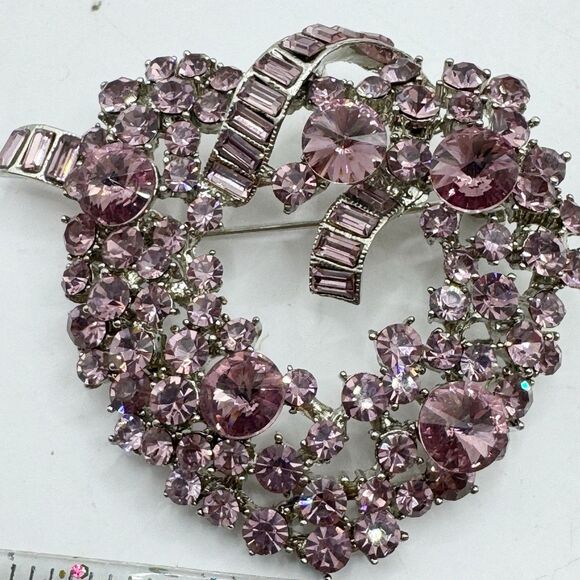 Pink Purple Faceted Rhinestone Sparkling Heart Wreath Brooch Baguette Ribbon - Picture 4 of 8